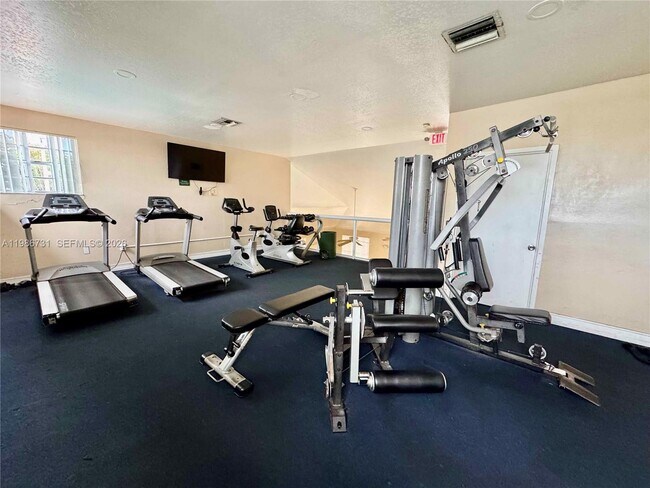 Building Photo - 9731 Fontainebleau Blvd