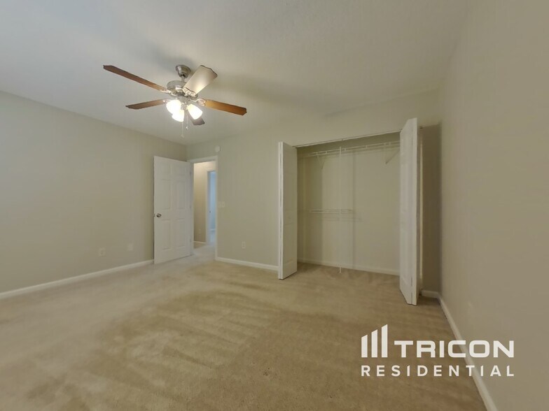 Building Photo - 64 Sweet Thorne Cir