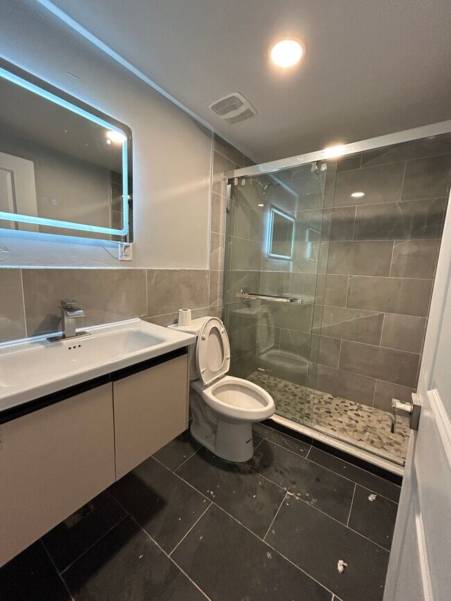 Building Photo - 430 Dickinson St