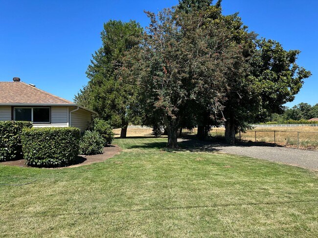 Building Photo - 4 bedroom, 1 bath Country Home for rent!  MOVE IN SPECIAL!