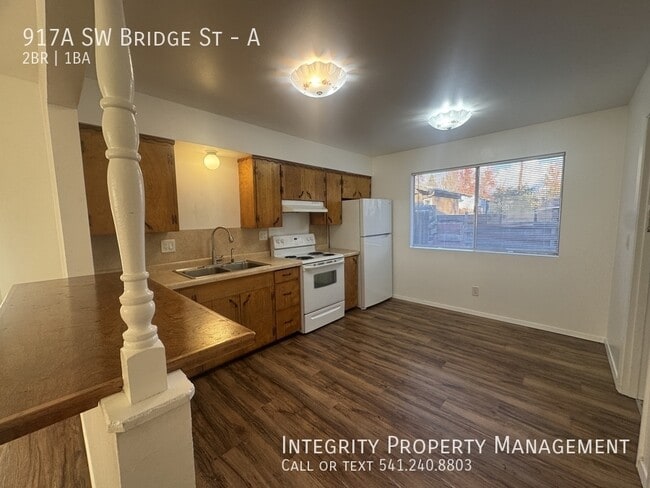 Building Photo - 917 SW Bridge St