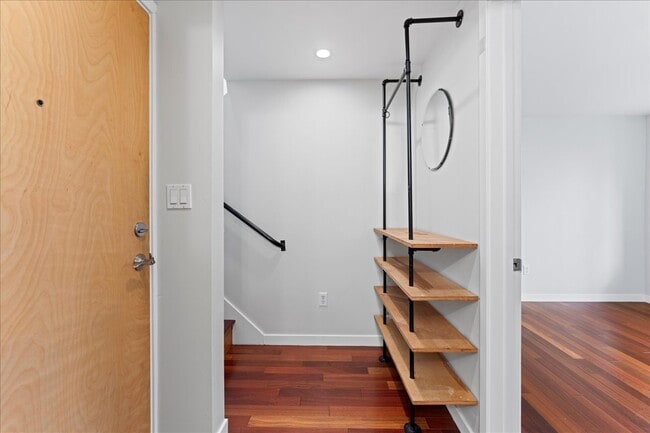 Building Photo - 108 Langton St