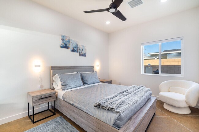 Building Photo - 15553 Ave Manzana