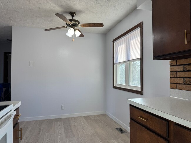 Building Photo - Comfortable 3-Bedroom Home with Park Access & Easy Commute