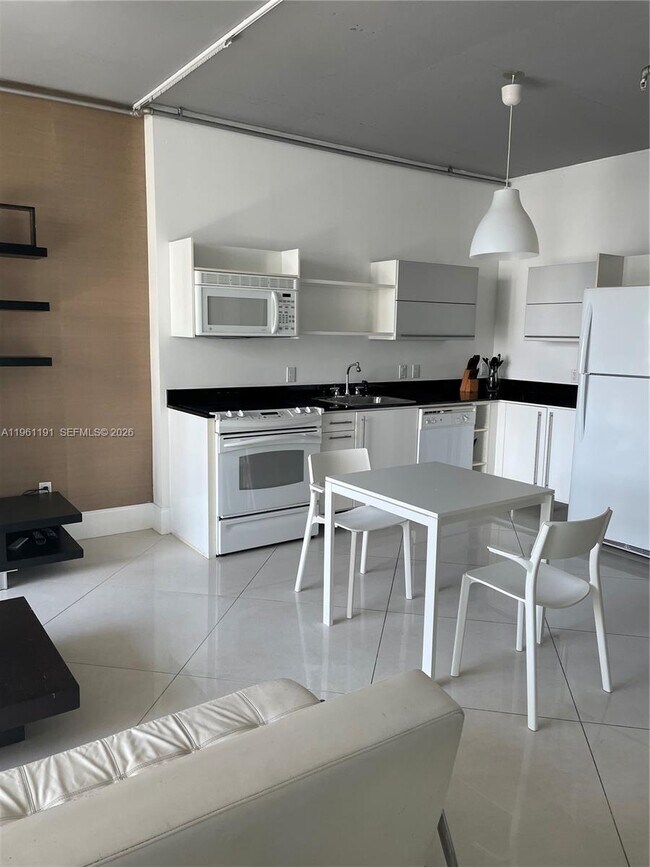 Building Photo - 690 SW 1st Ct