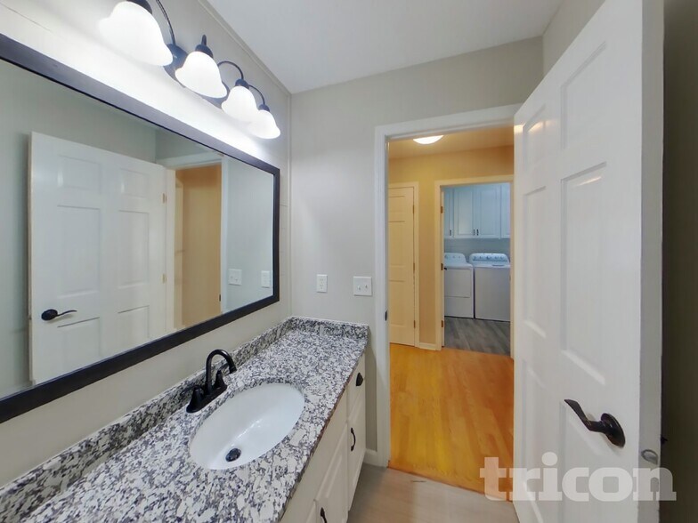 Building Photo - 1259 Irvine Dr