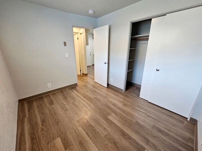 Building Photo - 17115
