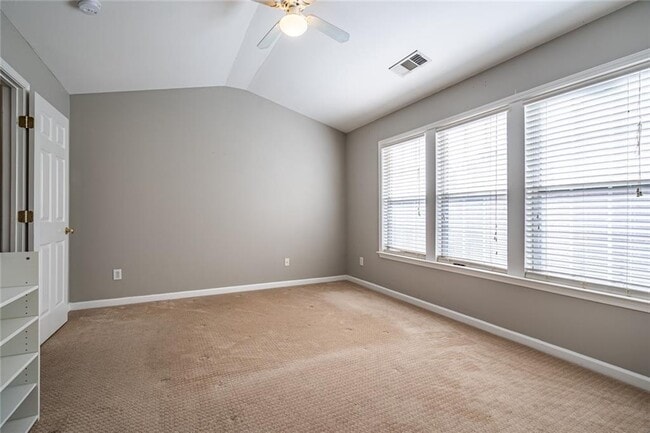 Building Photo - 2302 Towneheights Terrace SE