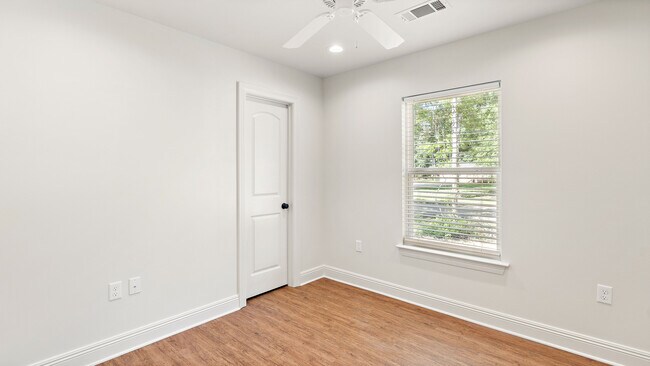 Building Photo - 41310 Brown Rd