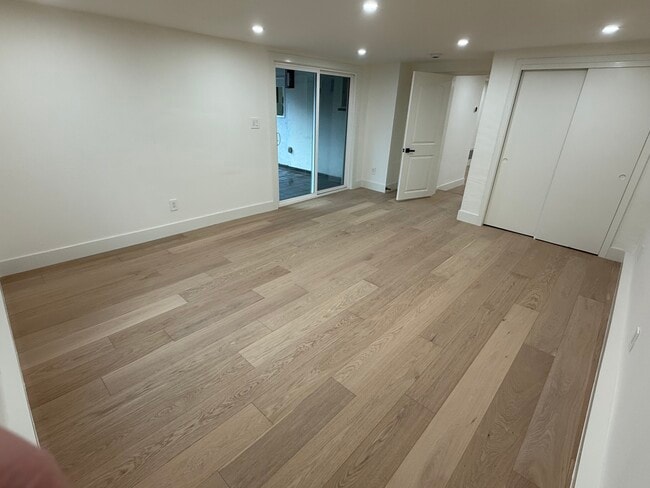 Building Photo - 731 Valota Rd