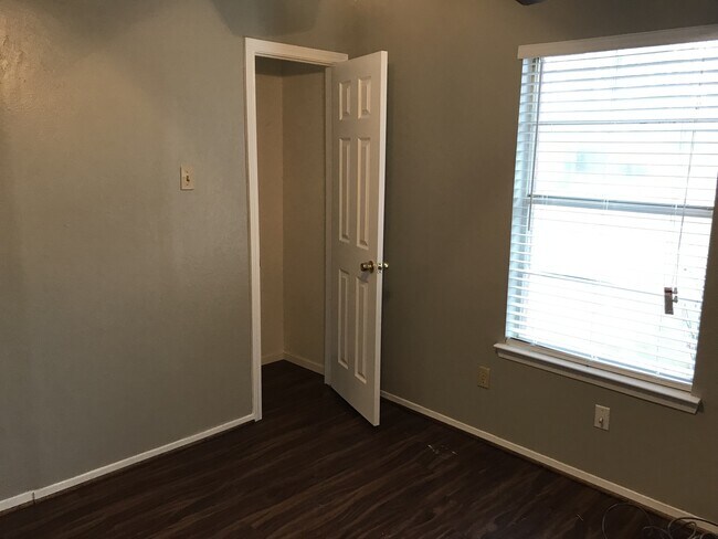 Building Photo - Single Family Home *LEASING SPECIAL AVAILABLE*