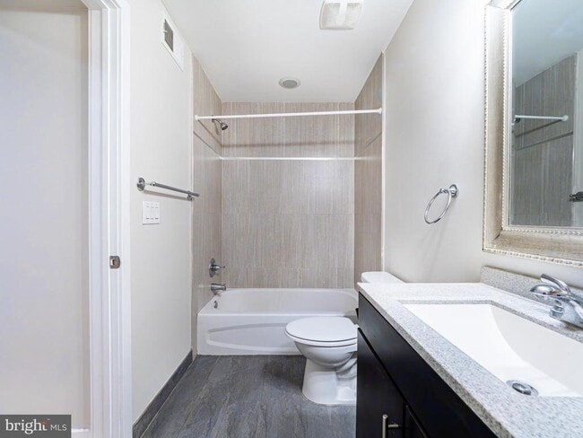 Building Photo - 113 Gay St