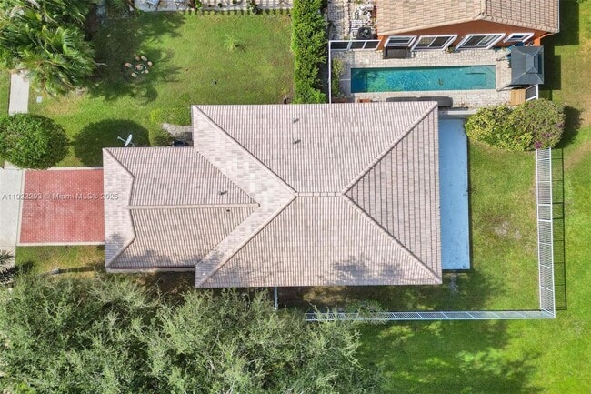 Building Photo - 6305 Willoughby Cir