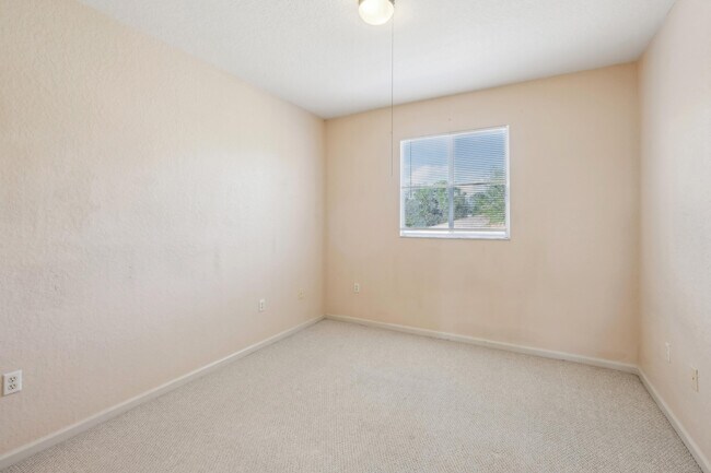 Building Photo - 2584 Stockbridge Square SW
