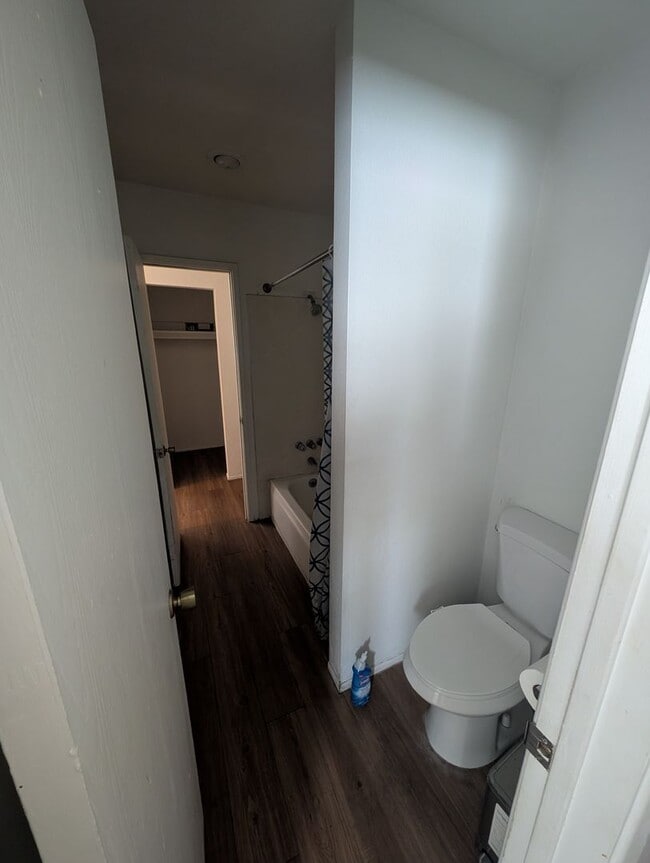 Building Photo - 4 Plex - Two Bedroom and 1 Bath Unit for Rent