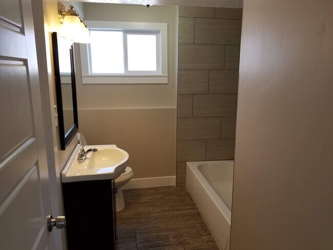Building Photo - Spacious 5-Bedroom Magna Home with Deck and Ample Parking