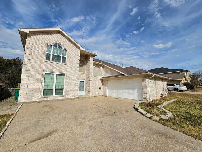 Building Photo - Spacious & Inviting 6-Bedroom Cedar Hill Home – Perfect for Your Next Move