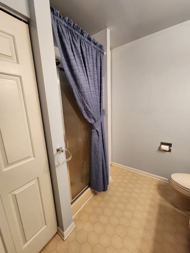 Building Photo - 184 Ridgeview St