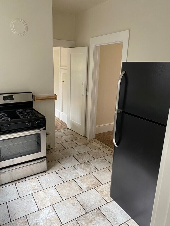 Building Photo - 752 55th St