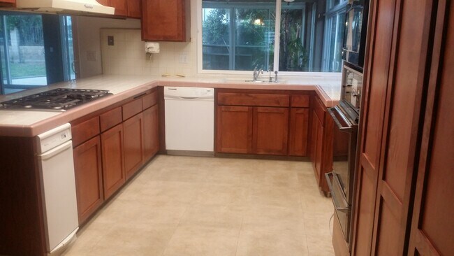 Building Photo - 6619 Kerry Ln