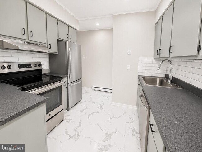Building Photo - 226 Elwyn Ave