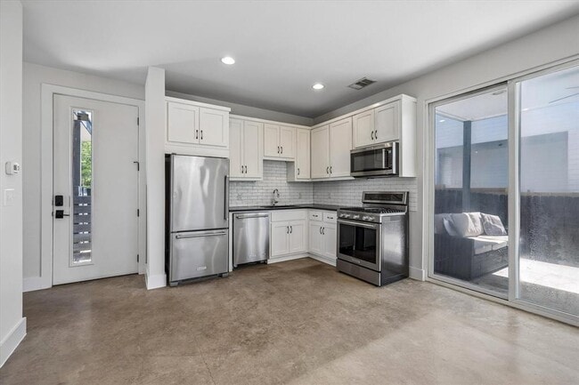 Building Photo - 1182 Ridgeway Dr