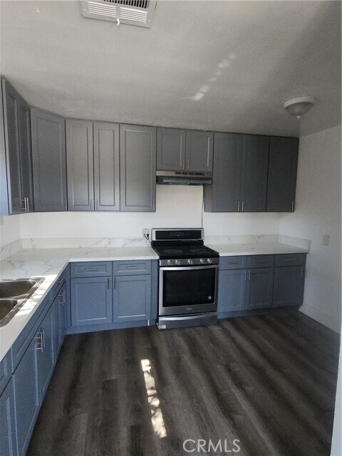 Building Photo - 858 S Riverside Ave