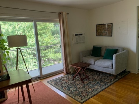 Building Photo - 1390 Bryant St NE