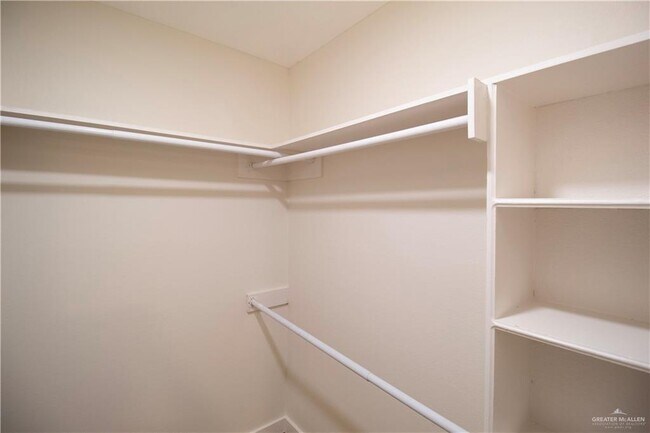 Building Photo - 26 Gloria Ann Dr