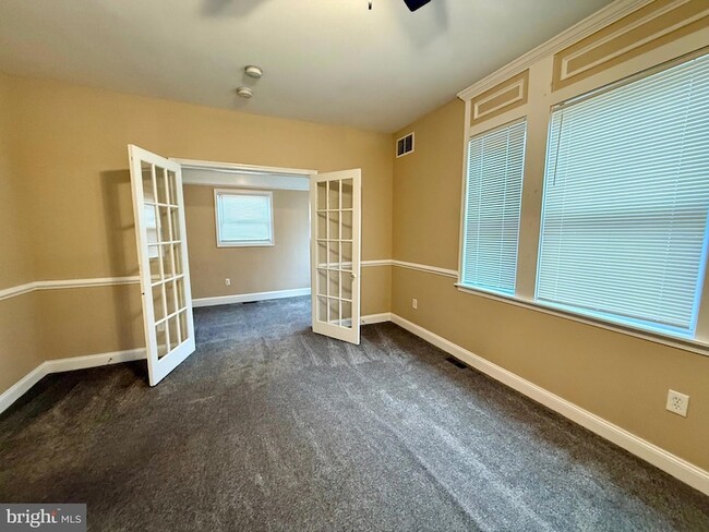 Building Photo - 3330 E Hollywood Cir