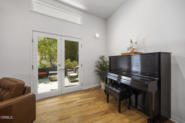 Building Photo - 3551 Dixie Canyon Pl