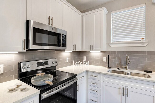 Primary Photo - Limited Time – $500 Gift Card with Move-In!