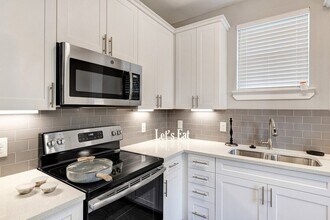 Building Photo - Limited Time – $500 Gift Card with Move-In!