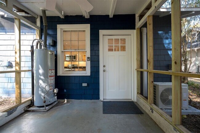 Building Photo - 318 NW 24th St