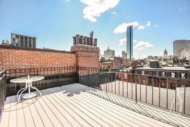 Building Photo - 275 Beacon St