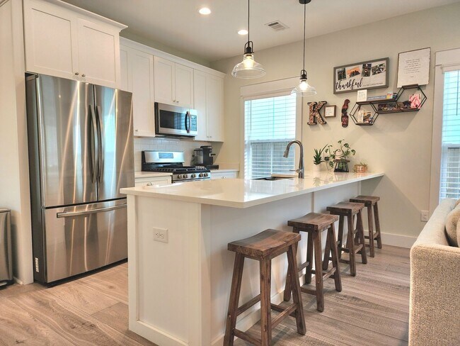 Building Photo - Perfect Blend of Comfort