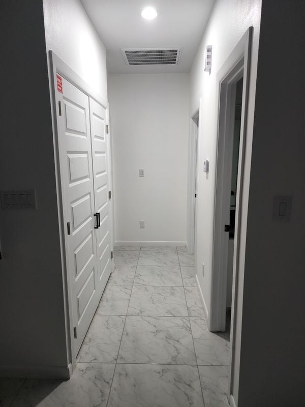 Building Photo - 1006 N Woodson Ave