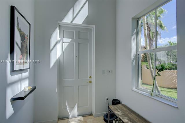 Building Photo - 4867 Ponce de Leon Blvd