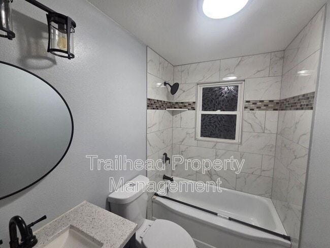 Building Photo - 618 NE 43rd St