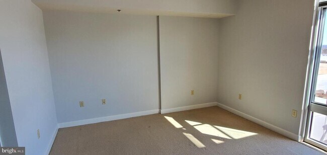 Building Photo - 5750 Bou Ave