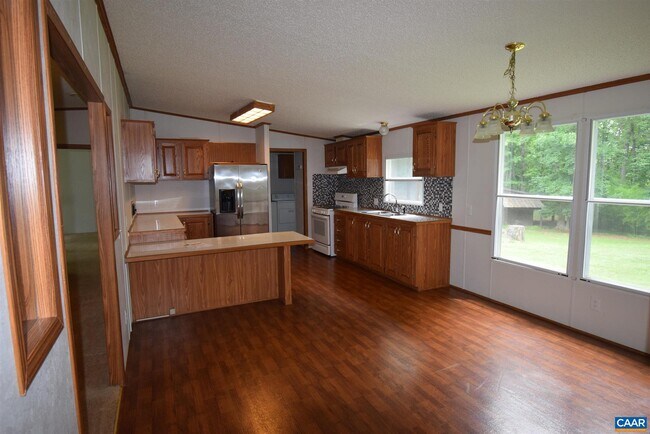 Building Photo - 289 Community House Rd