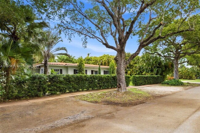 Building Photo - 1551 Delgado Ave