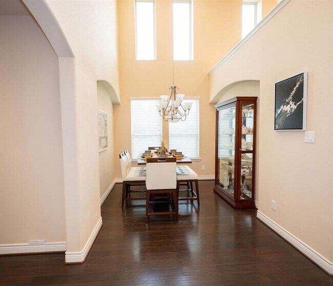 Building Photo - 15303 Westland Gate Dr