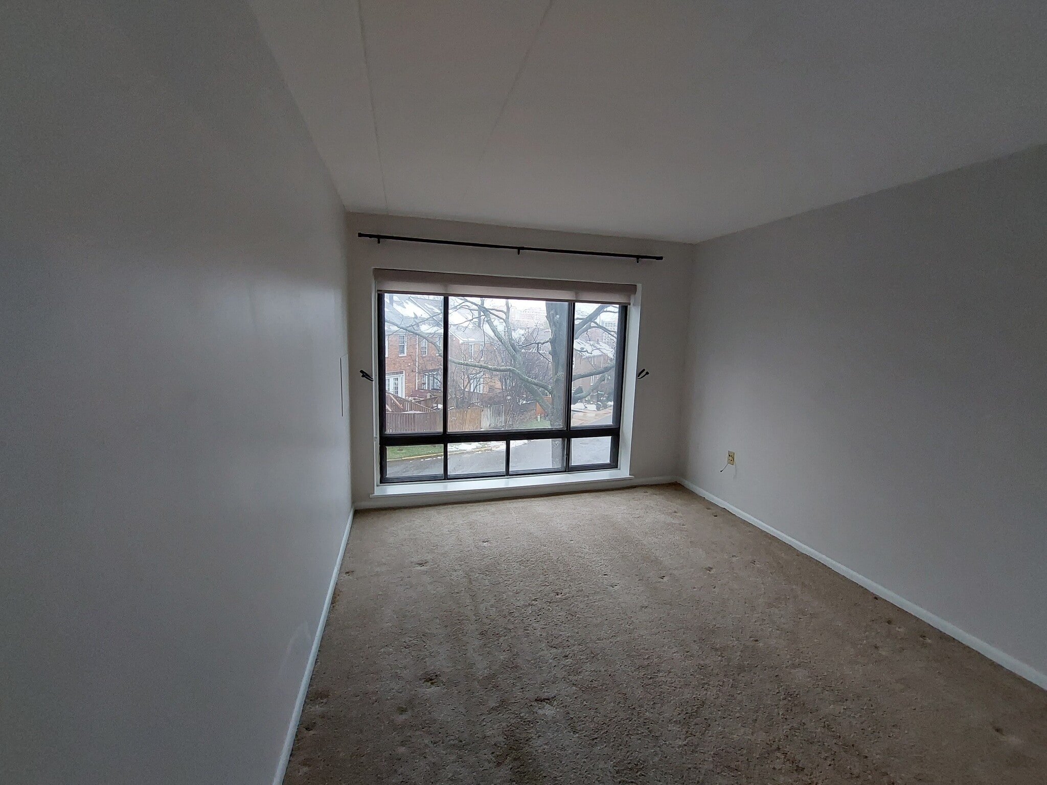 Building Photo - 100 Roberts Ln