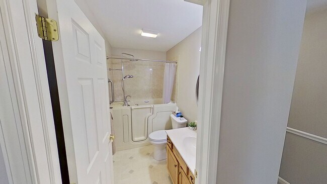 Building Photo - 1377 Village Dr