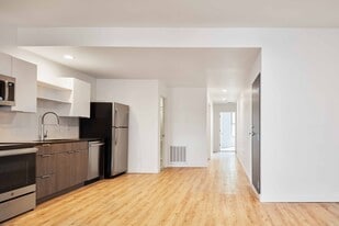 Building Photo - 909 Madison Ave