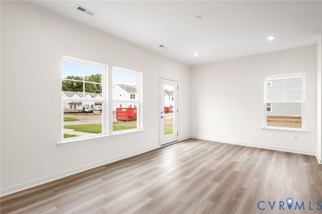 Building Photo - 231 Whiteside Rd