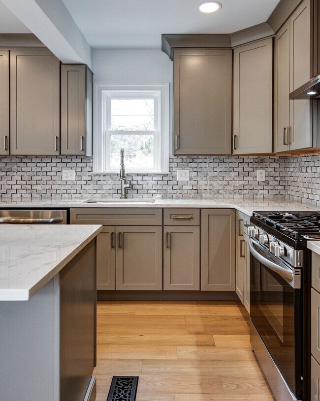 Building Photo - 13 Wilkins Ave