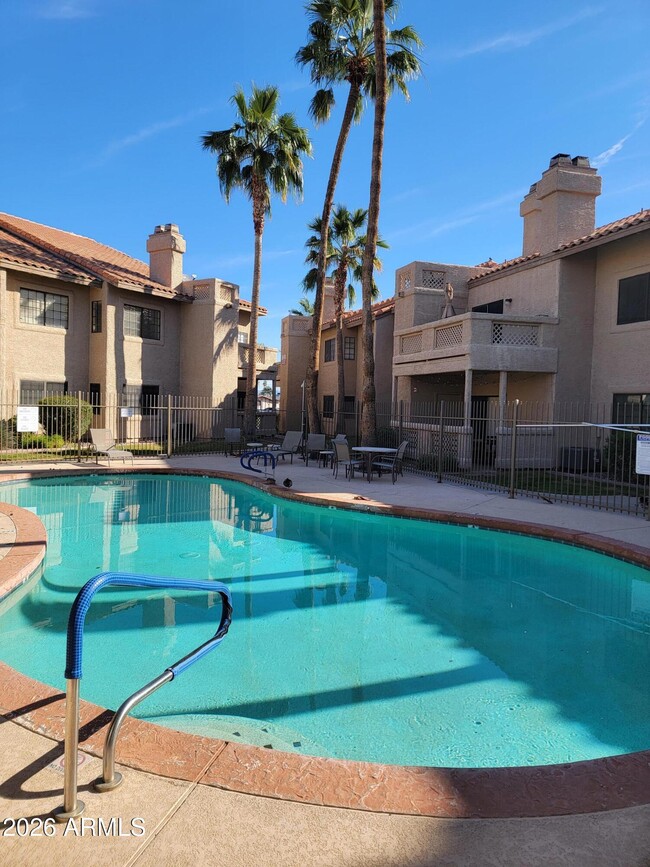 Building Photo - 930 N Mesa Dr