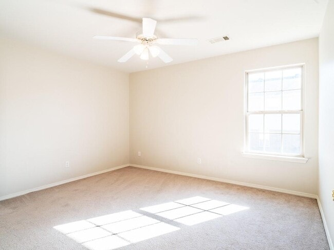 Building Photo - 3007 SW Amberwood Ave